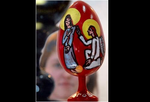 Huevo Bendito. Se acerca la Pascua y para conmemorarla se abrió la exposición de huevos de pascua en Stavropol, al sur de Rusia. 800 huevos que hacen parte de una colección privada hacen parte de la muestra.