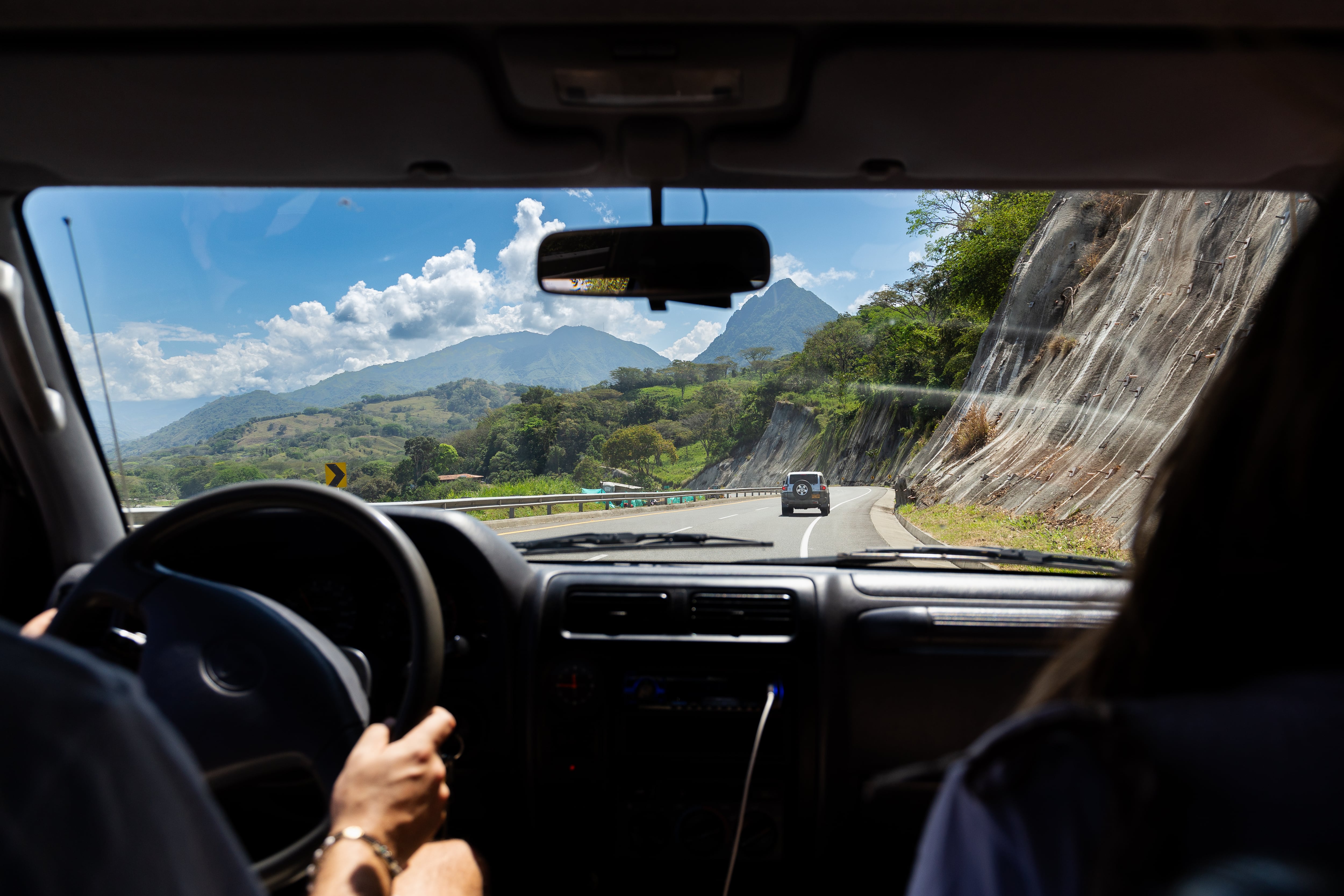 Pequeños errores al volante pueden aumentar significativamente el riesgo de siniestros viales en carretera.