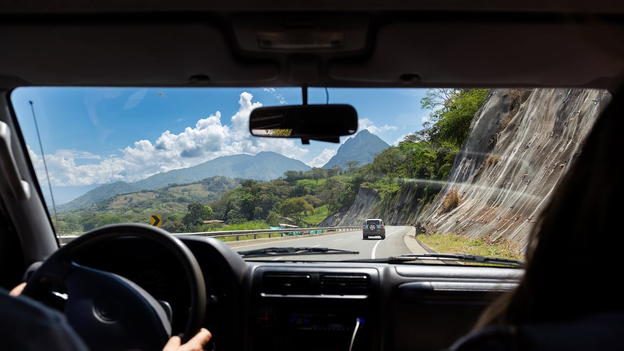 Pequeños errores al volante pueden aumentar significativamente el riesgo de siniestros viales en carretera.