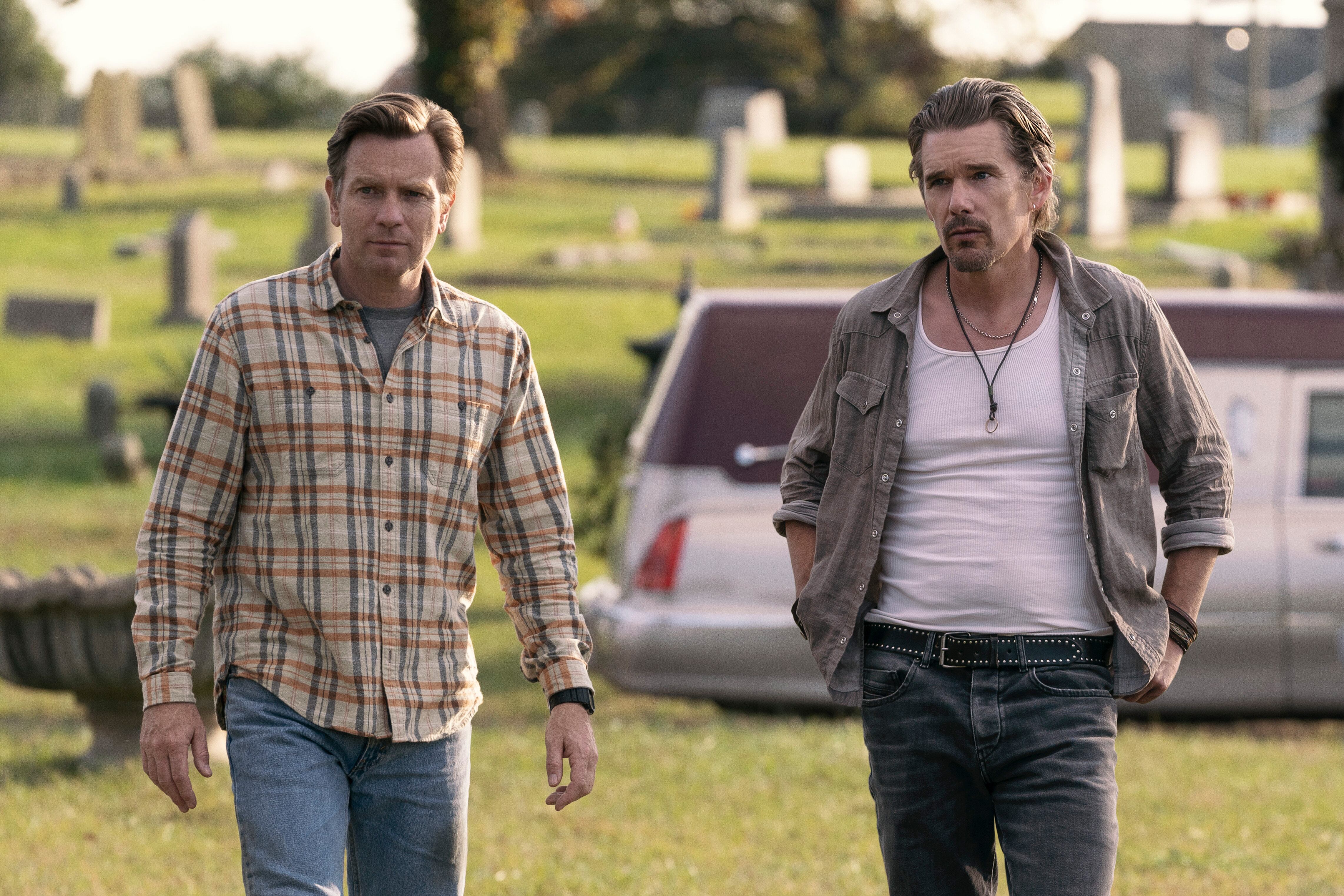 Ewan McGregor e Ethan Hawke se unieron por primera vez para filmar ‘Raymond & Ray’, hablamos con ellos