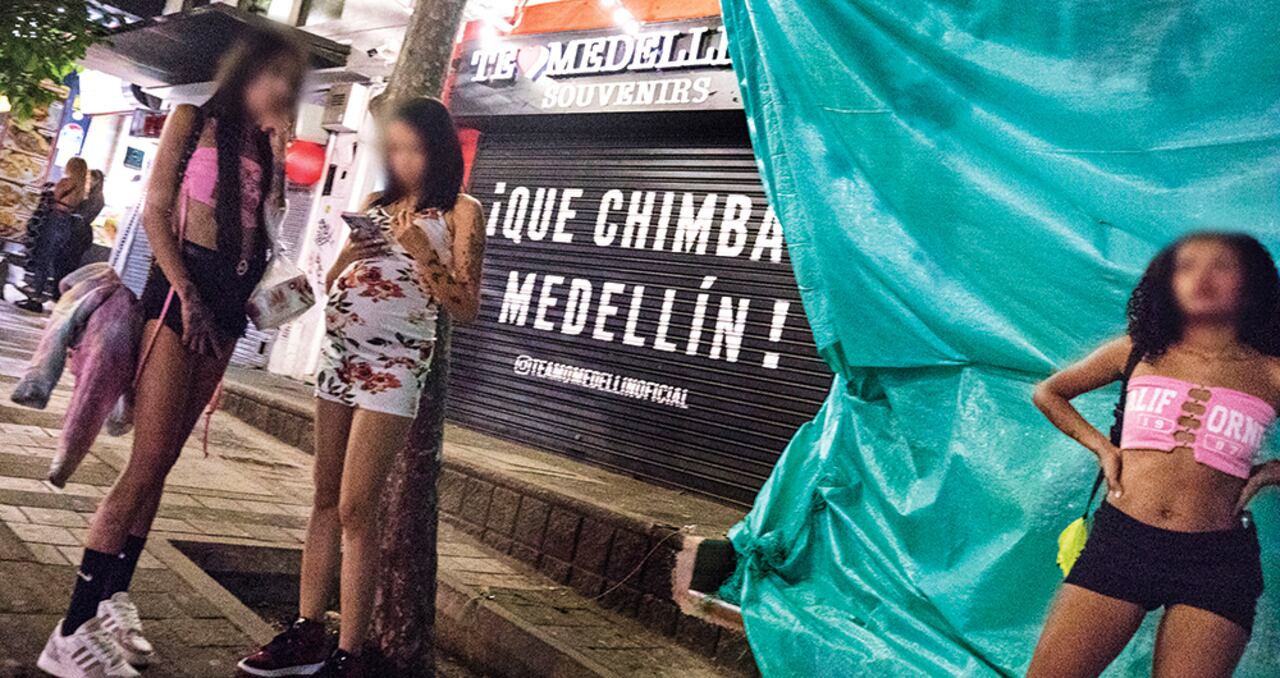 Hasta adolescentes embarazadas dedicadas a la prostitución se pueden ver en las calles de El Poblado. Allí, diariamente llegan más de 1.000 trabajadoras sexuales que, dirigidas por bandas criminales, se han tomado el lugar. La comunidad está alarmada. 