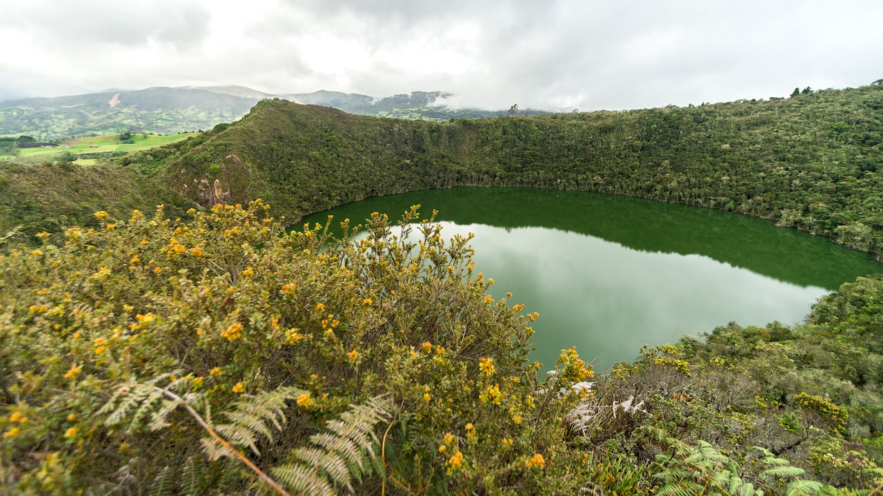 La Laguna de Guatavita es un destino cercano para visitar en pareja.