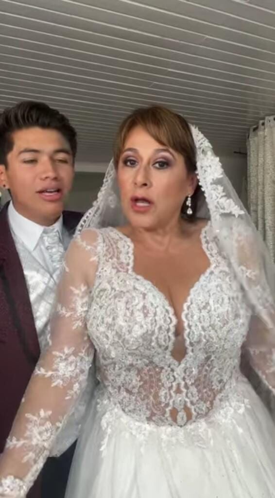 Alina Lozano y Jim Velásquez estuvieron en sus pruebas de vestido y maquillaje.