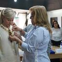 La gobernadora Clara Luz Roldán le impuso un reconocimiento a Dilian Francisca Toro.