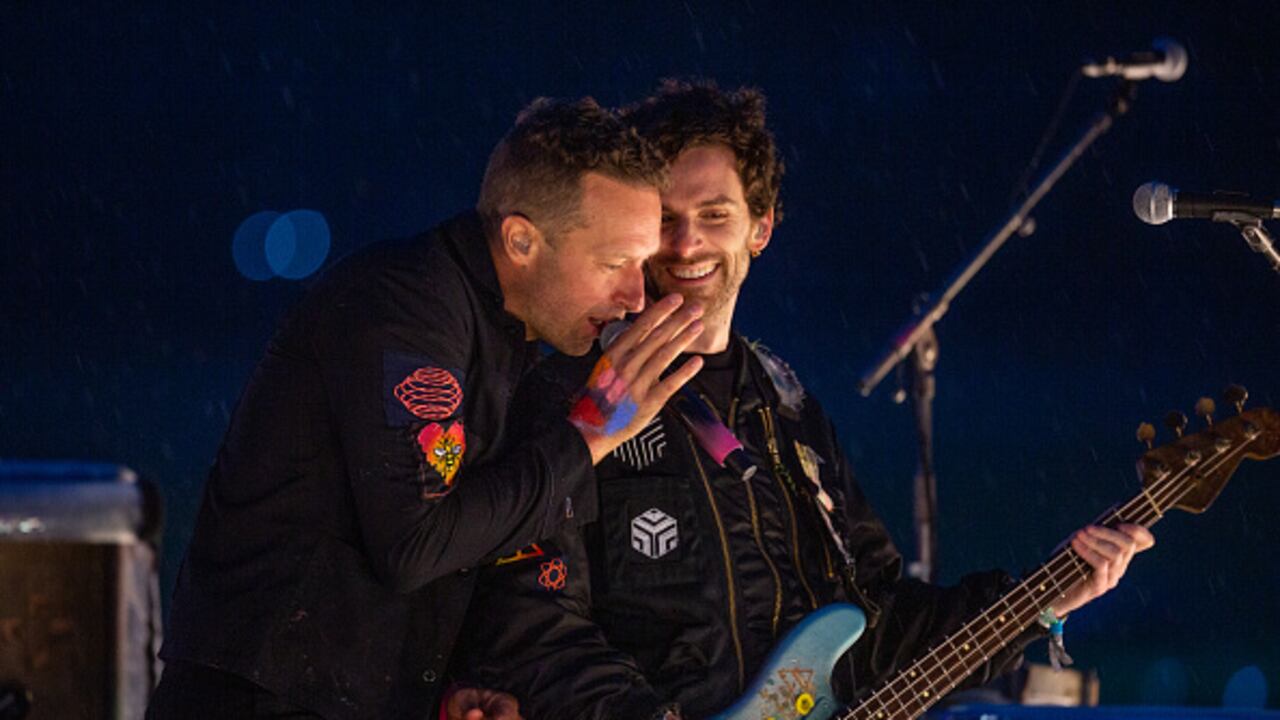 Coldplay rindió homenaje a Taylor Hawkins en pleno concierto. (Anna Barclay for Glastonbury Festival via Getty Images)
