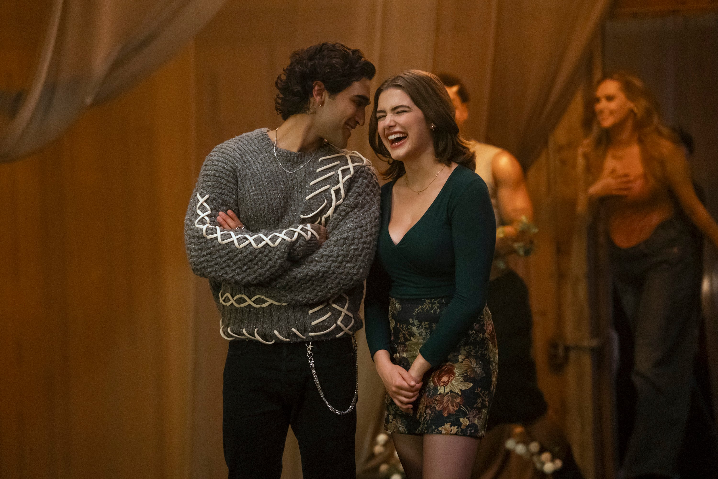 Garrett Graham (Belmont Cameli) and Hannah Wells (Ella Bright) en 'Off Campus'
Foto: Liane Hentscher / Prime
© Amazon Content Services LLC