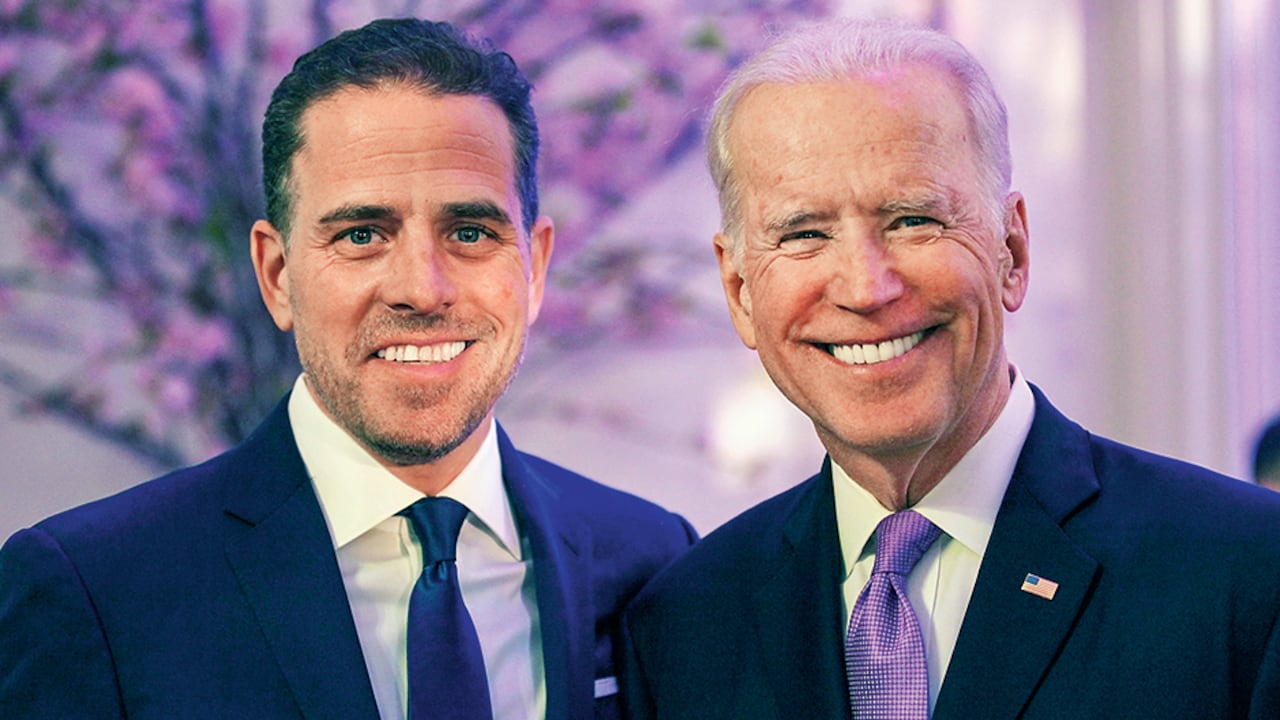 Hunter Biden fue acusado de mentirles a los federales en 2018 al momento de comprar un arma, pues ocultó la fuerte adicción al crack que vivía en ese momento. Su padre ha descartado indultarlo.