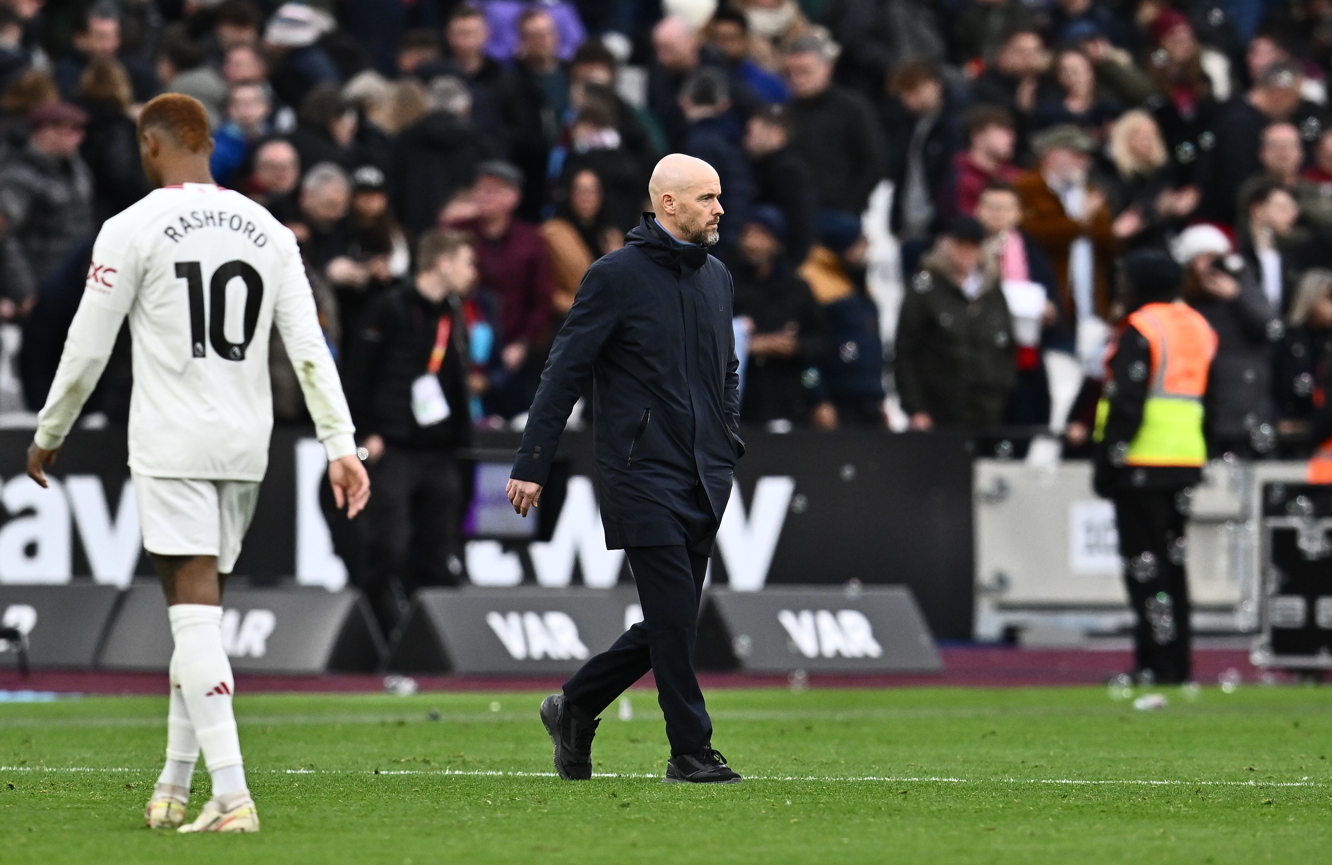 LONDON, ENGLAND - DECEMBER 23: manager Erik ten Hag of Manchester United during the Premier League match between West Ham United and Manchester United at London Stadium on December 23, 2023 in London, England. (Photo by Sebastian Frej/MB Media/Getty Images)