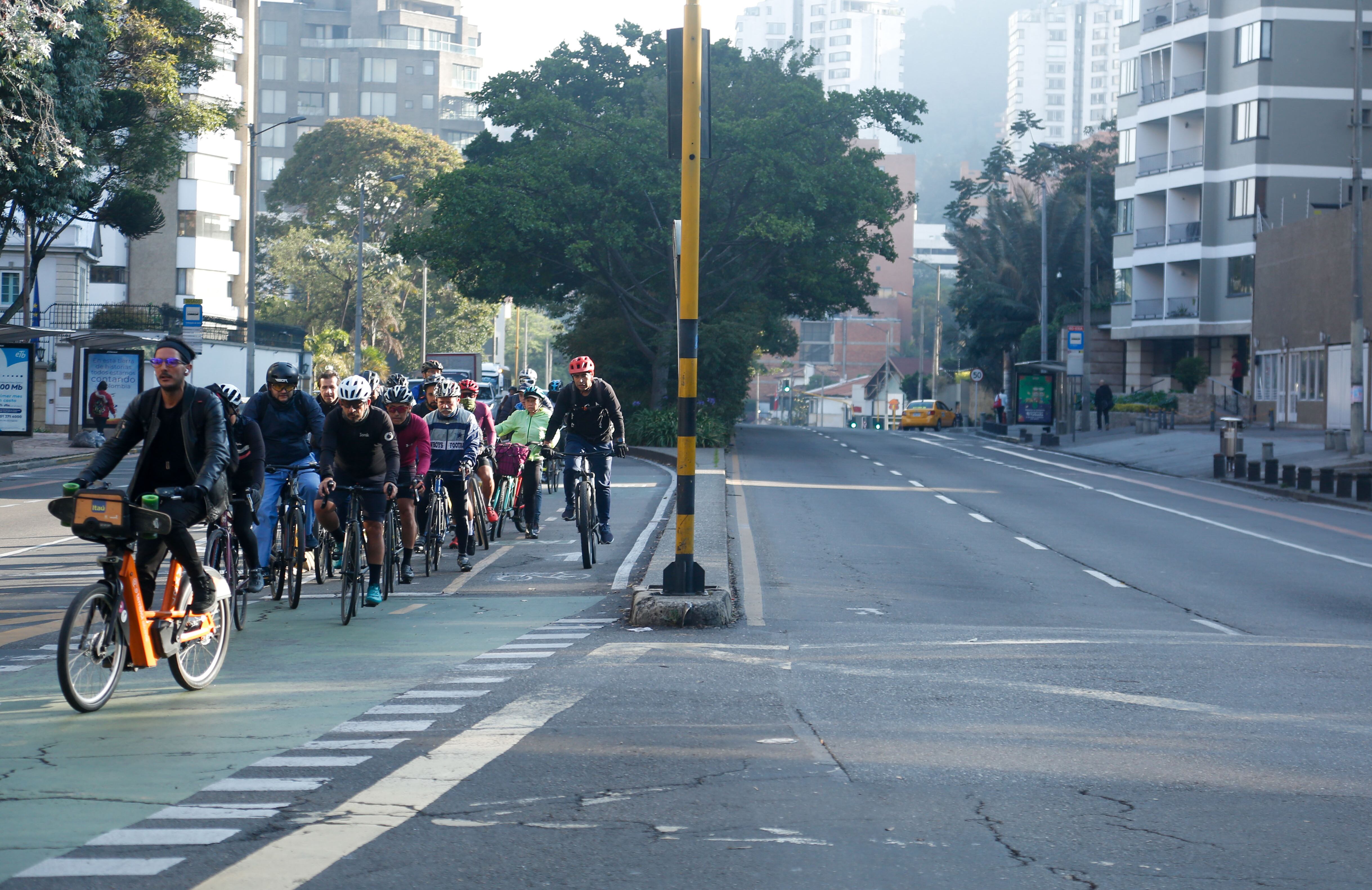 Patinetas, bicicletas, trafico suave