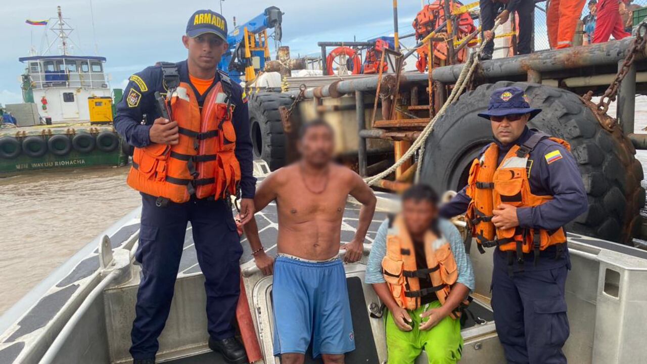 Así fue el rescate por parte de la Armada de dos pescadores desaparecidos cinco días en aguas del mar Caribe