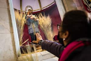 Un santo que fue un presbítero italiano, fundador de la Orden de Clérigos Regulares Teatinos.