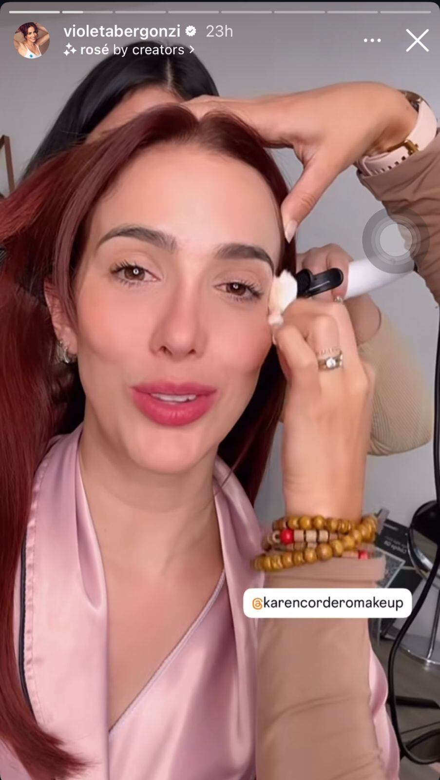 Violeta Bergonzi dejó a su mamá en la casa y aprovecho para ir a grabar el contenido que tenía pendiente.