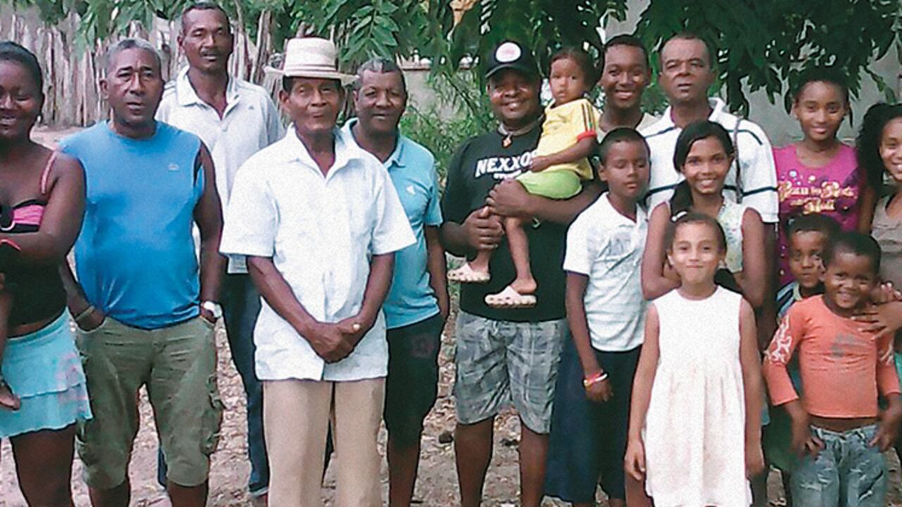 Desde hace más de un siglo, 113 familias compraron la hacienda Arroyo Grande, que ha sido habitada por sus descendientes. Sin embargo, como ahora está en un lugar privilegiado se la están robando con la ayuda de funcionarios públicos, jueces y abogados. La decisión de la corte de revisar todo abrirá una nueva batalla legal en Cartagena.