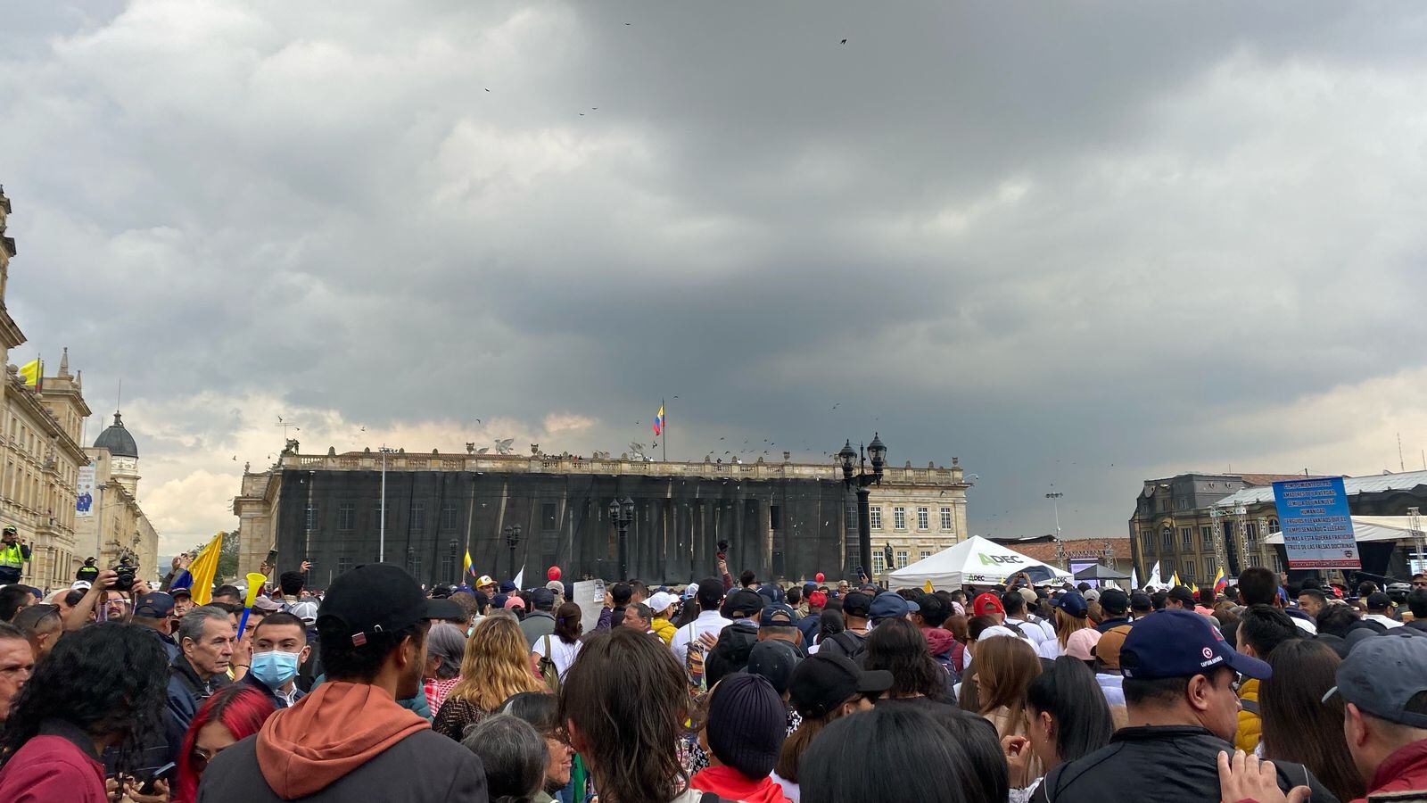 Las precipitaciones afectan las movilizaciones en la ciudad.