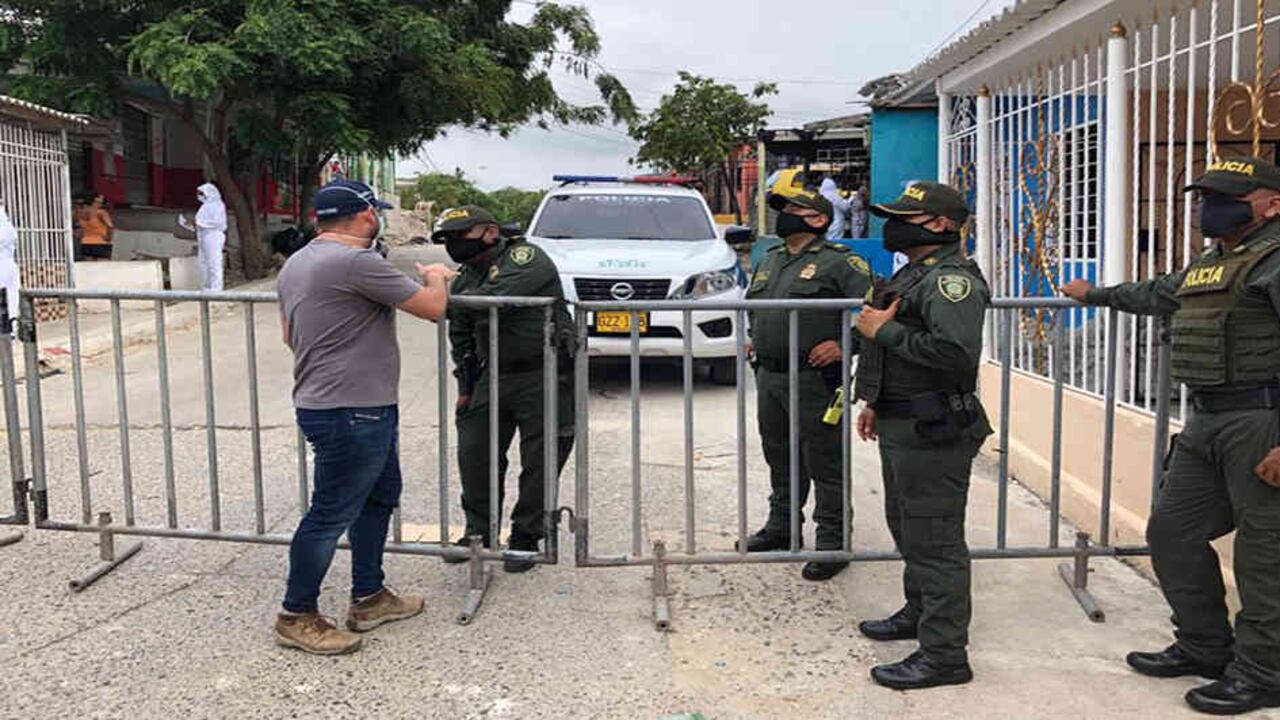 En barrios como Rebolo, Ciudadela 20 de julio, Carrizal, La Sierrita y La Playa ya fueron instalados los cercos sanitarios.