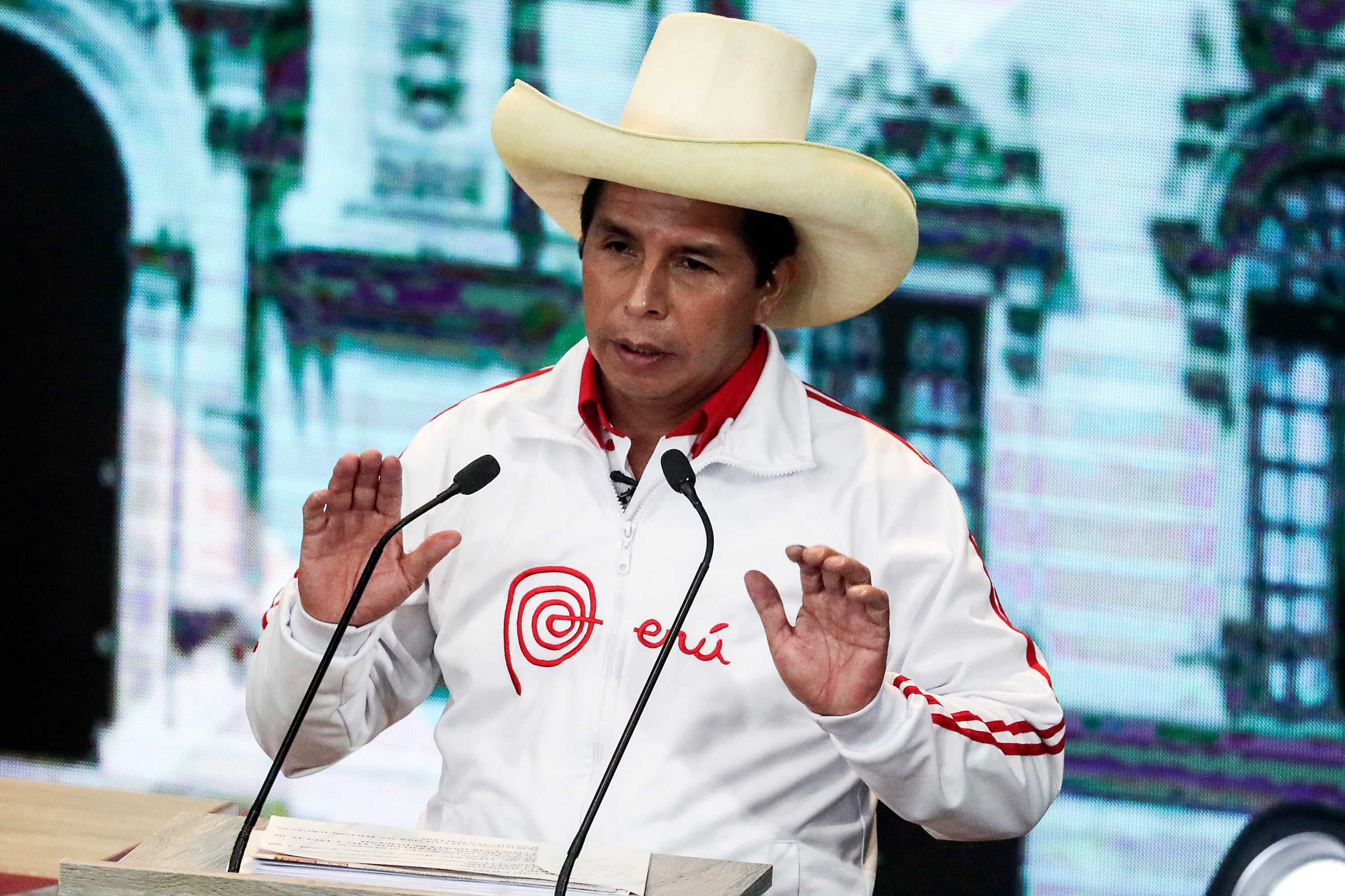 Pedro Castillo, del partido Perú Libre, habla durante un debate organizado por el Jurado Nacional Electoral el 30 de mayo de 2021 en Arequipa, Perú. Pedro Castillo del partido Perú Libre corre contra Keiko Fujimori del partido Fuerza Popular en la segunda vuelta presidencial del 6 de junio.