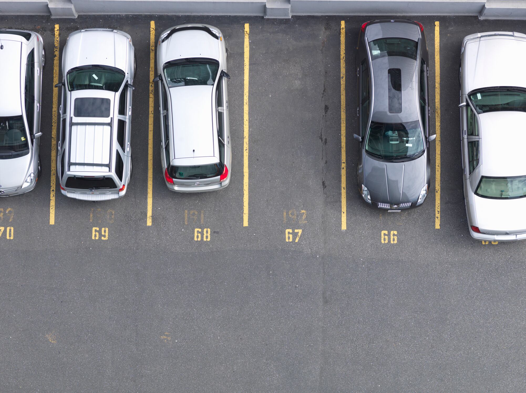 17 Parqueaderos deberán cumplir con los derechos de los consumidores.