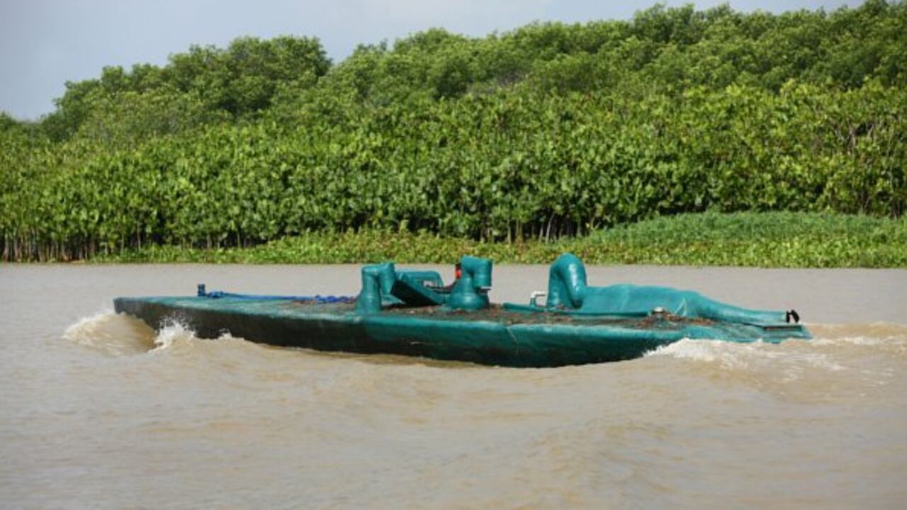 La Armada, el Ejército y el CTI incautaron en Urabá dos semisumergibles que, supuestamente, eran de ‘Don Mario’. Según los militares, estaban ocultos en el río Tumaradó, listos para ser cargados de cocaína. Las embarcaciones pueden tener un costo de dos mil millones de pesos y capacidad para transportar seis toneladas de cocaína cada una, de acuerdo con versiones de los militares.