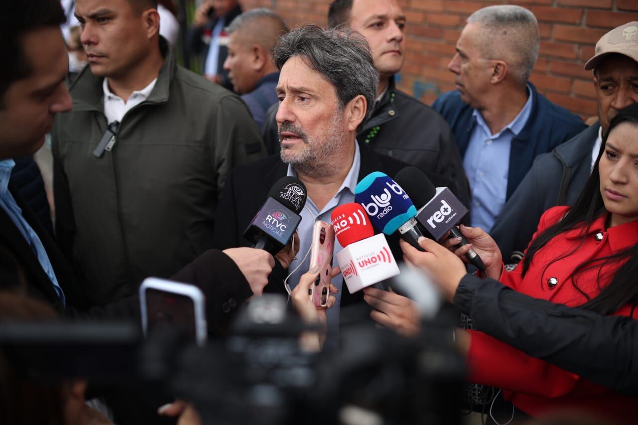 Álvaro Uribe, condenado a 12 años de prisión. Ordenan detención domiciliaria. Lectura de la sentencia, en paloquemao