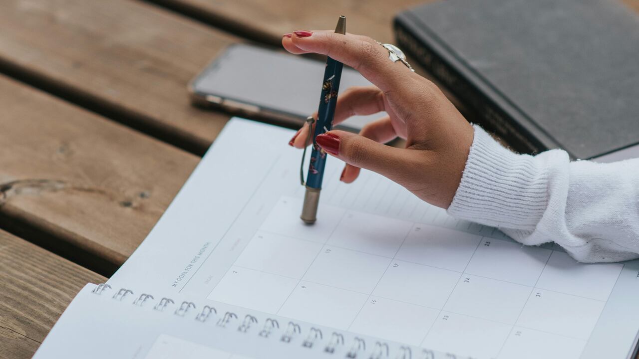 Muchas empresas están dispuestas a contratar personas sin experiencia que cuenten con bachiller académico.