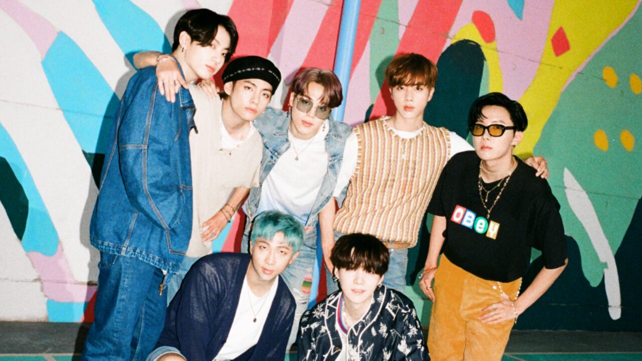 RM y Suga son, por el momento, asintomáticos, Jin tiene fiebre moderada,