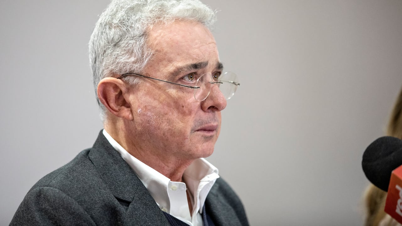 Álvaro Uribe Vélez dio su primera respuesta después del fallo en su cuenta de Twitter donde cuenta con más de 5 millones de seguidores. Foto: Juan Carlos Sierra-Revista Semana.