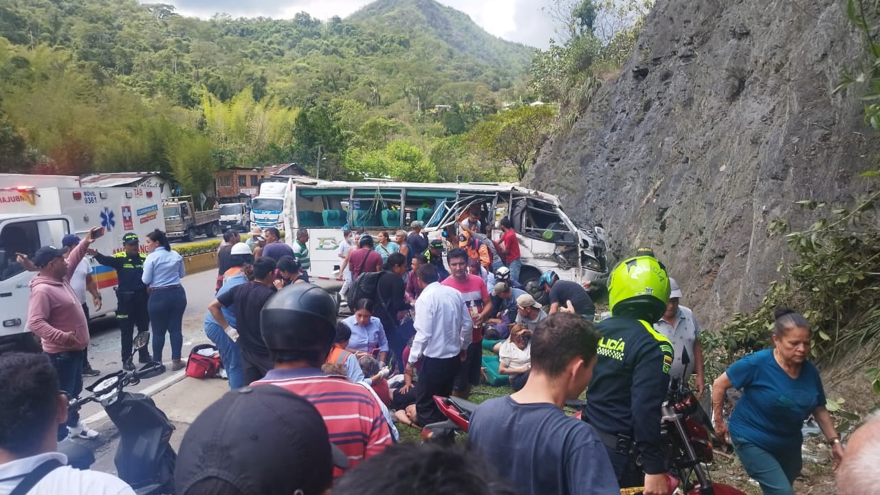En el accidente fallecieron tres personas