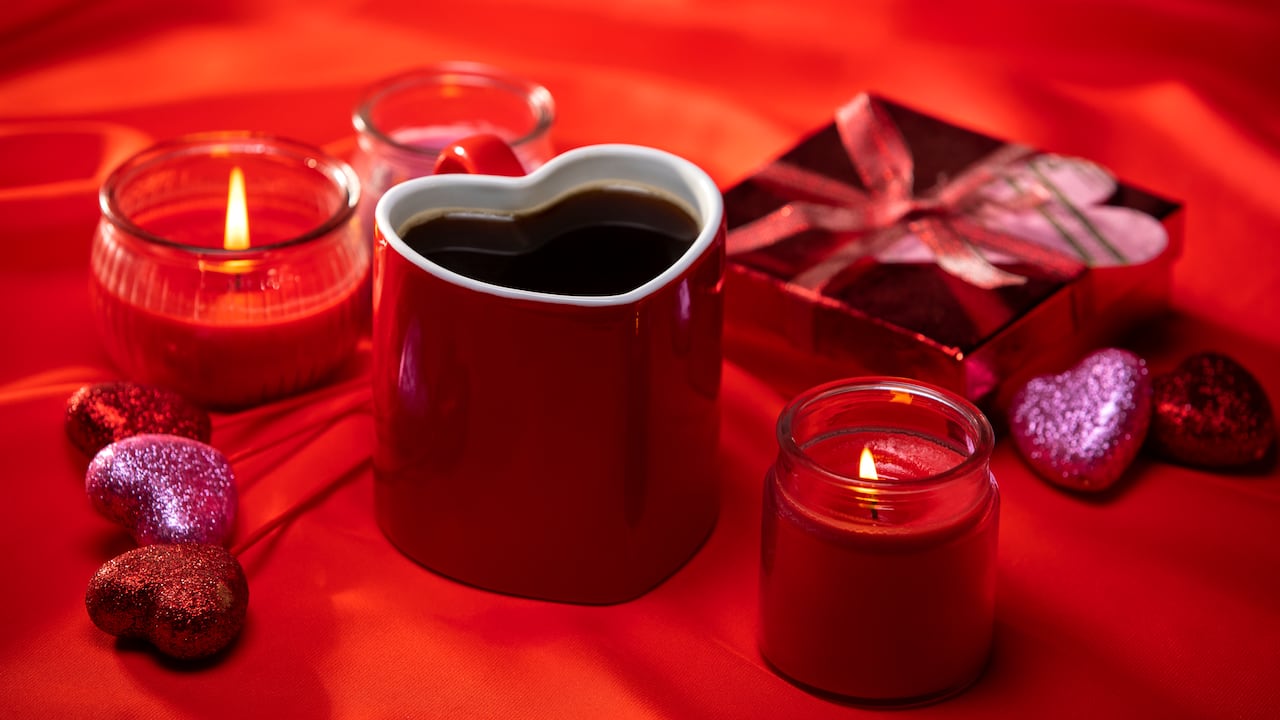 El color rojo en el Feng Shui simboliza desde la pasión ardiente hasta la energía transformadora.