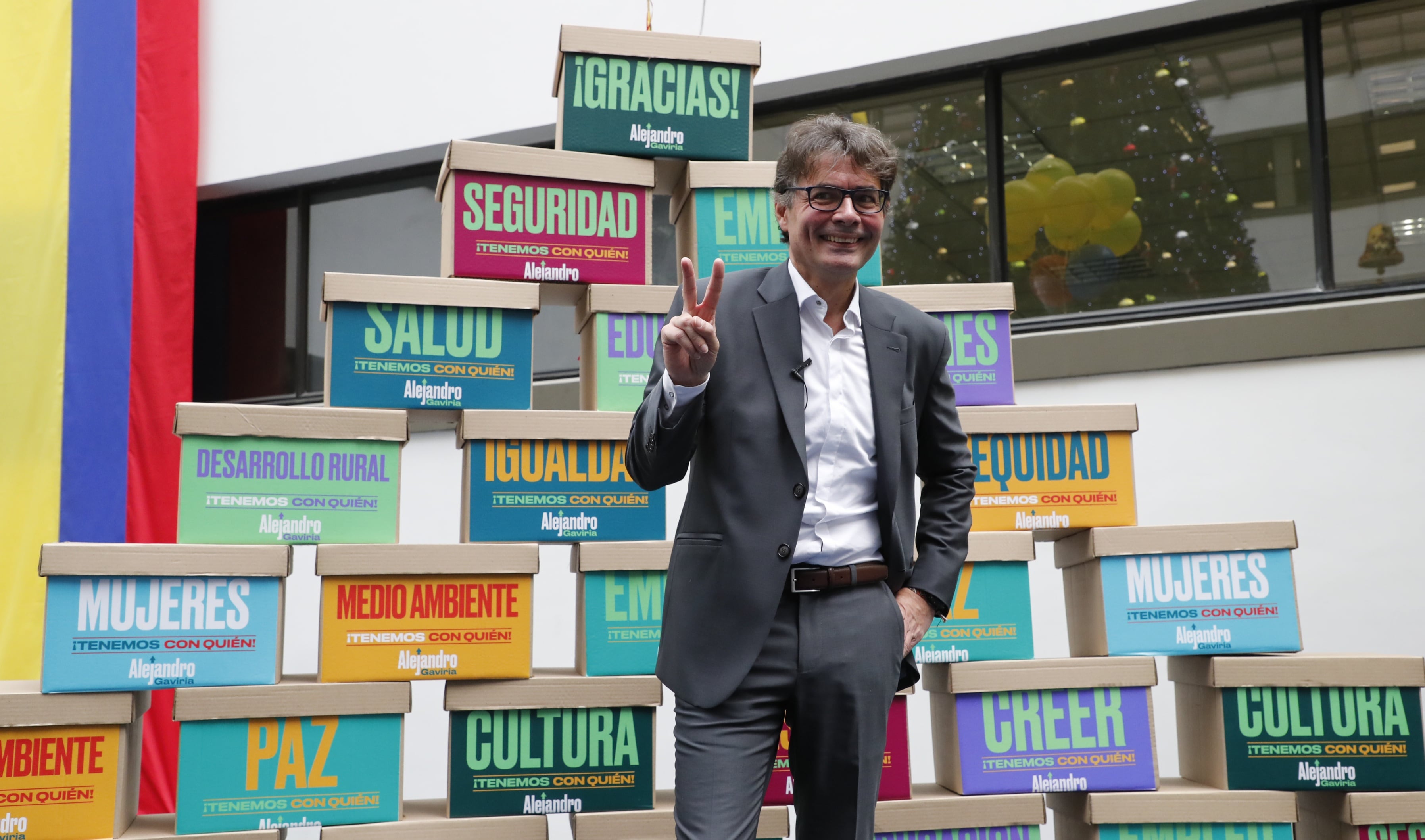 Entrega de firmas en la Registraduria de Alejandro Gaviria