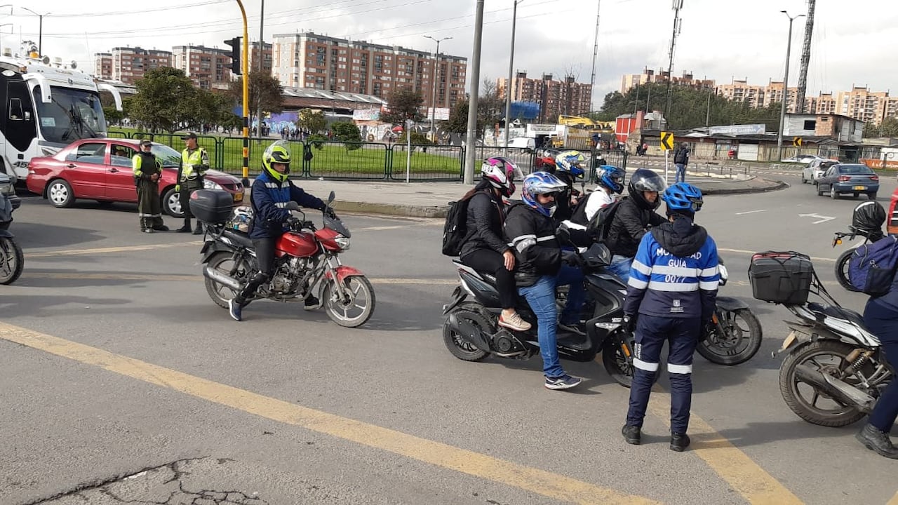 La situación más delicadas se presenta en la calle 80, en el occidente de la ciudad, debido a un accidente que se presentó en el sector de Siberia.