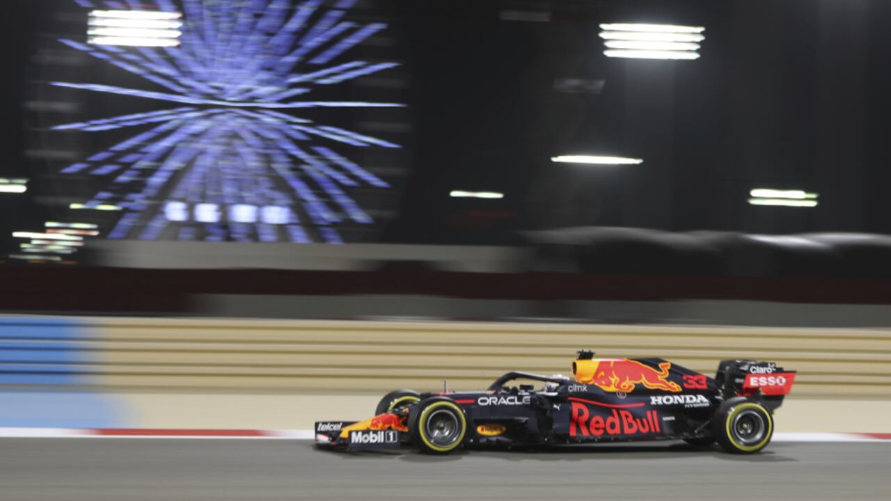 Max Verstappen en el auto del Red Bull Racing en la Fórmula 1. Foto: AP / Kamran Jebreili