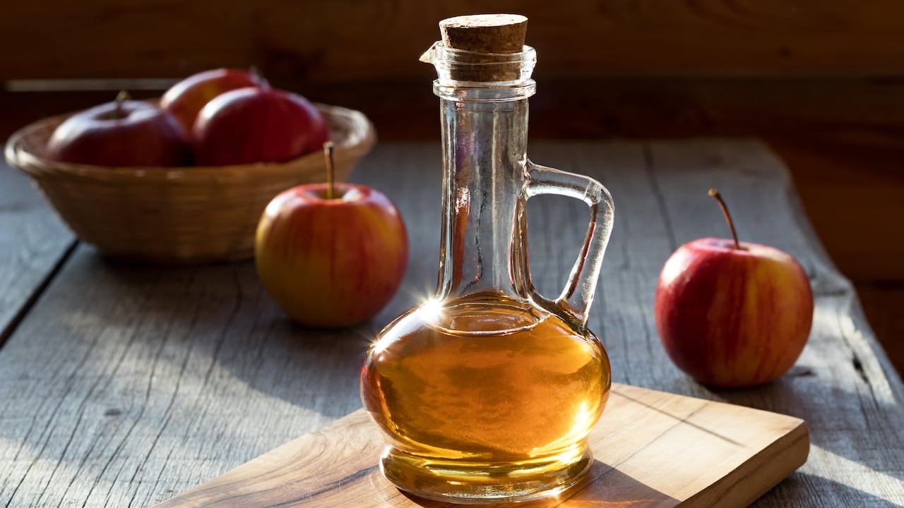 El vinagre de manzana es usado en la gastronomía y medicina.