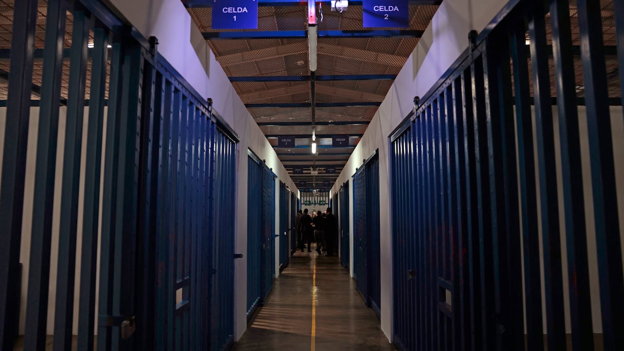 Denuncian las condiciones en las que se encuentran los detenidos antes de su deportación