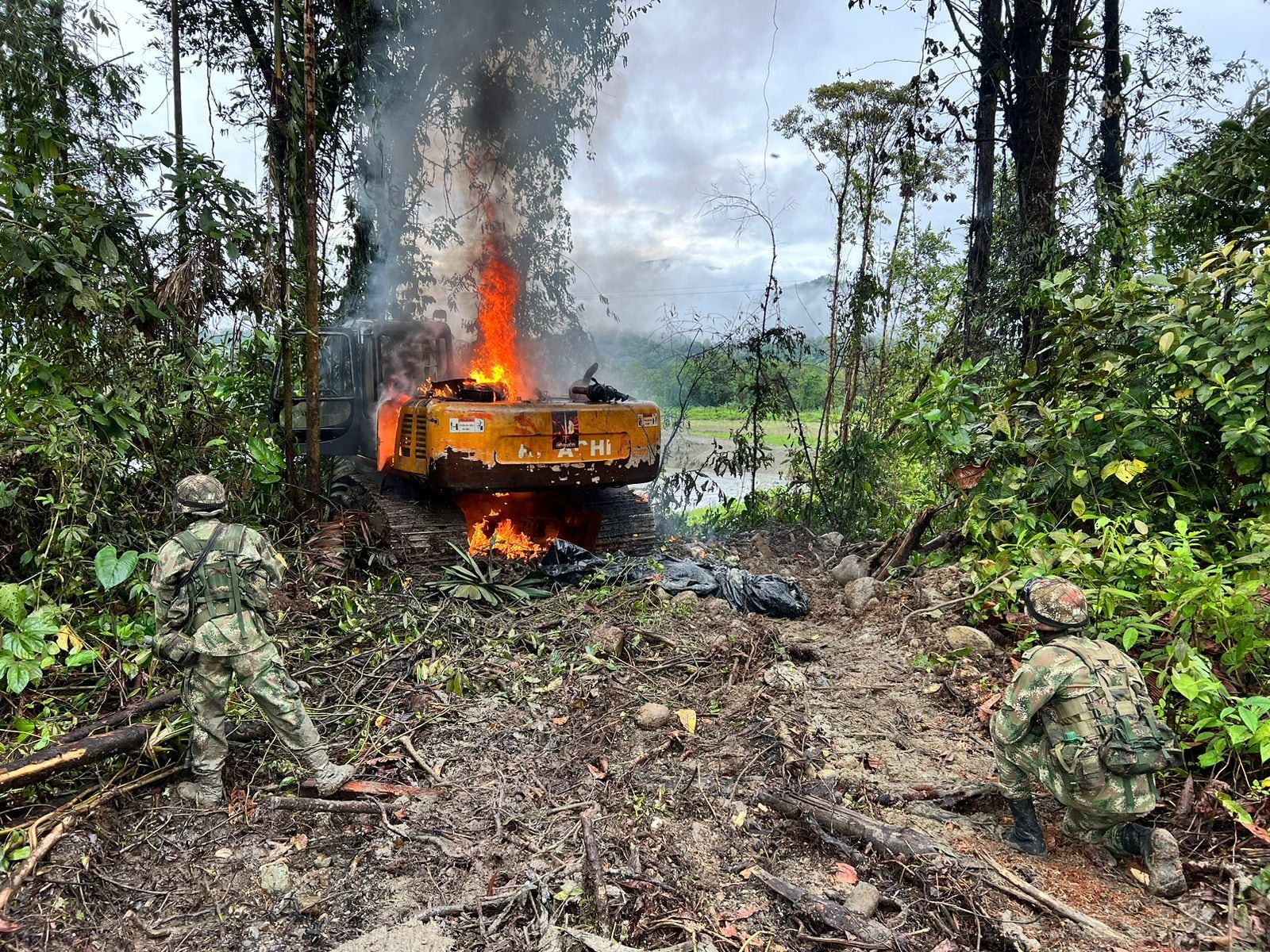 Las FF. MM. explicaron que con este golpe se alcanzó una afectación económica a las disidencias de las Farc, Estructura “Jaime Martínez”, producto de la inutilización de la maquinaria valorada en $5.112 millones.