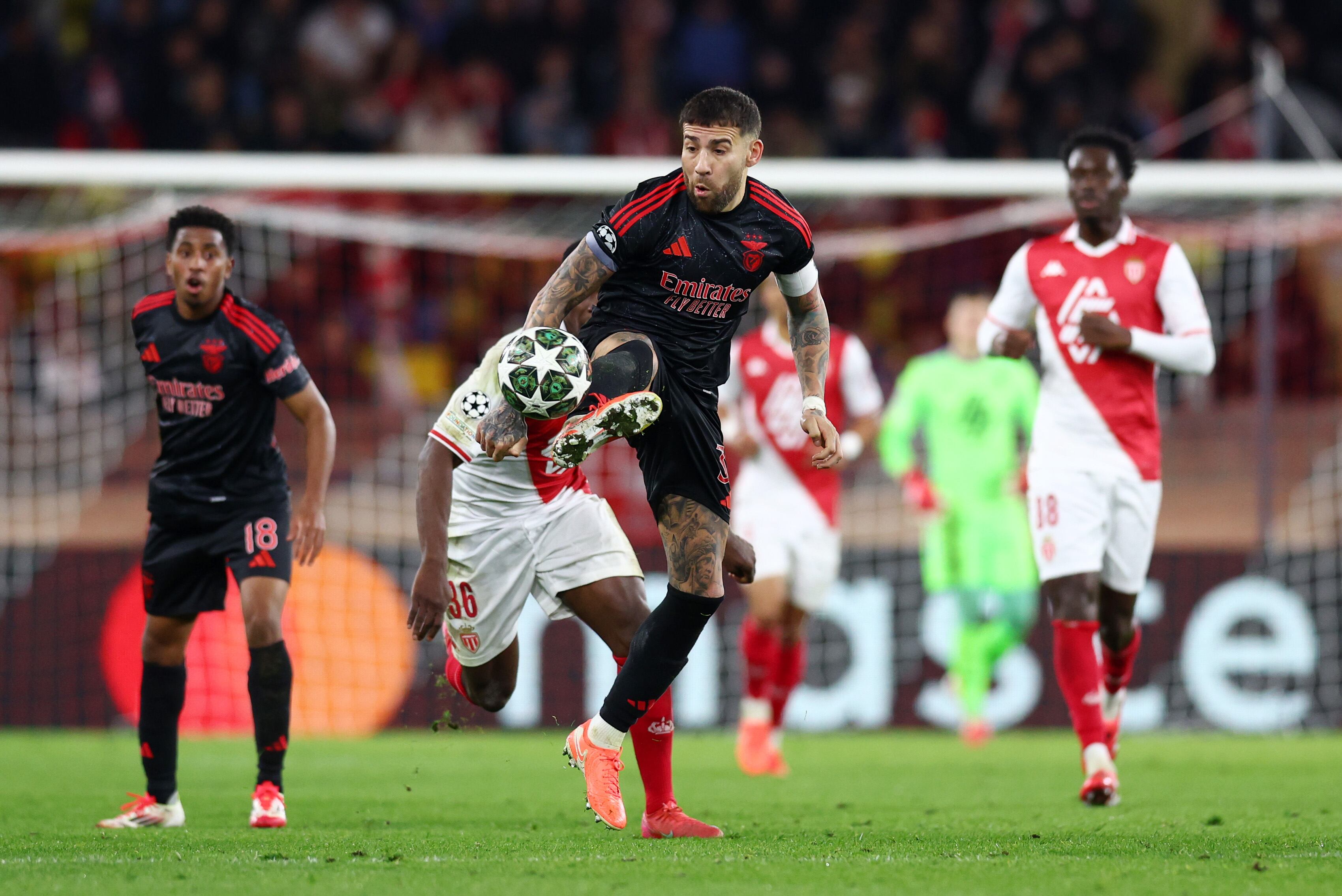 Benfica le da primer golpe a Mónaco.