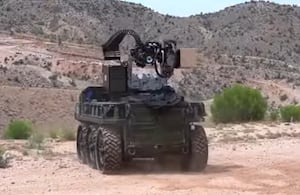 Este es el UGV, siglas en inglés de Vehículo terrestre no tripulado, Hunter Wolf.