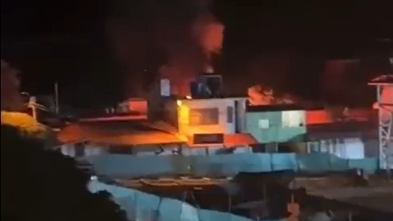 Habitantes registraron momentos posteriores a la explosión del artefacto en la Policía.