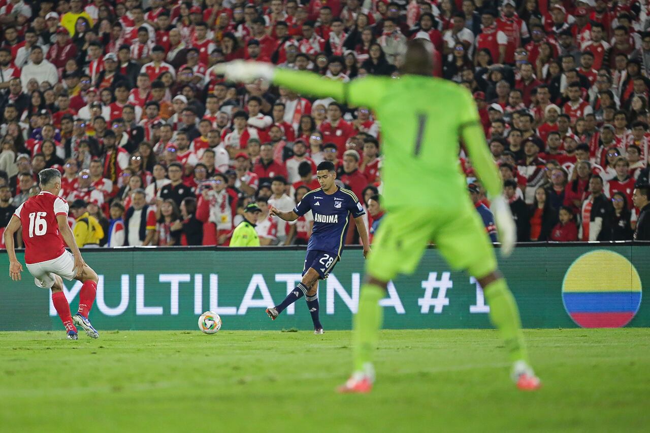 Bogotá. Noviembre 26 de 2024. Independiente Santa Fe enfrenta a Millonarios FC, por encuentro válido de la Liga BetPlay II 2024 de la fecha 2 del grupo A de cuadrangulares en el estadio Nemesio Camacho El Campin. (Colprensa - Cristian Bayona).