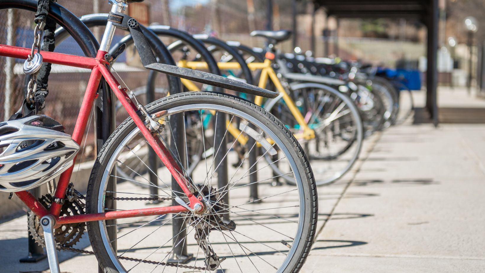 Cae ladrón que se hacía pasar por cojo para robar bicicletas, Policía lo pilló en la mentira