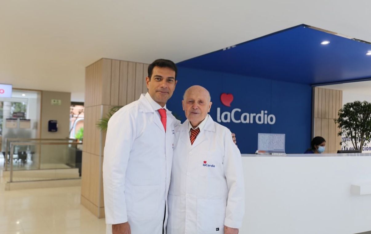El reconocido pediatra Jaime Fernández (a la izquierda) es el director de la Unidad Cuidados Intensivos de la Fundación Cardio Infantil.