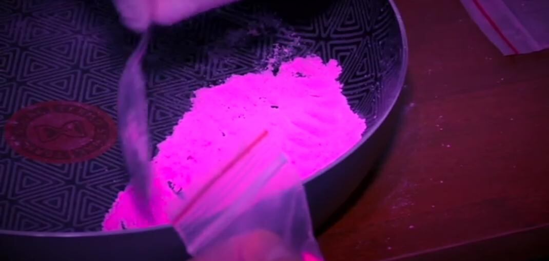 La banda no solo distribuía el 'tusi' sino que también lo fabricaba.