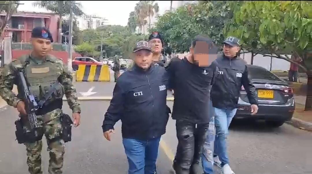 Los extorsionistas fueron capturados en un centro comercial del sur de la ciudad.