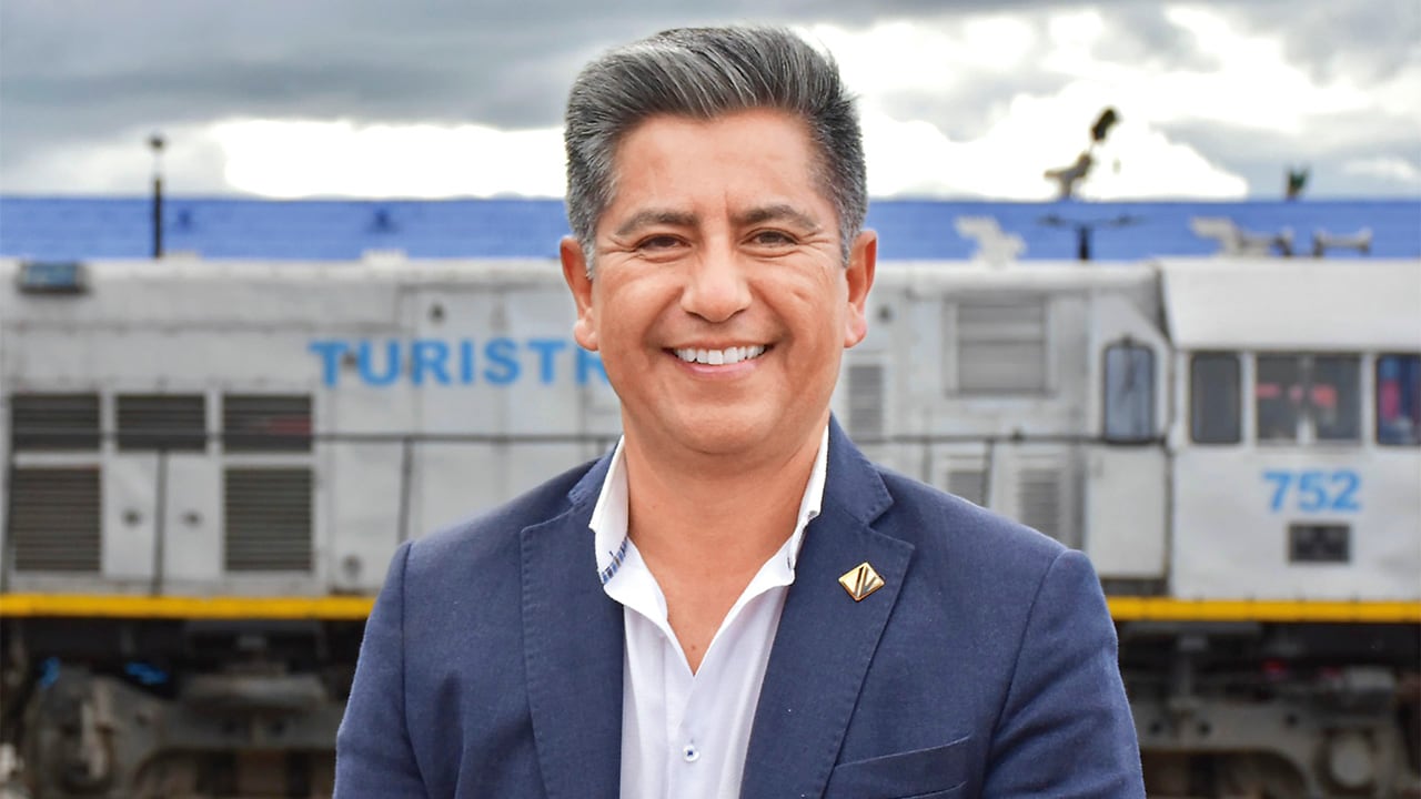 Jhon González, director de Invías, contratará 15 billones de pesos y casi todos los recursos los asumirán los próximos gobiernos.