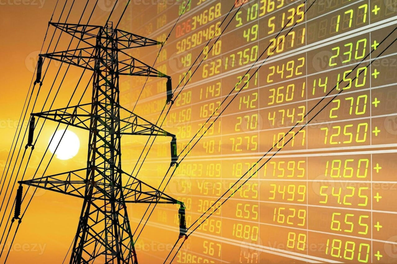 Torres de transmisión eléctrica, símbolo del aumento sostenido en las tarifas de energía que hoy ubican a Colombia como el país con la electricidad más costosa de la región.