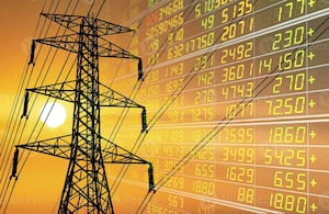 Torres de transmisión eléctrica, símbolo del aumento sostenido en las tarifas de energía que hoy ubican a Colombia como el país con la electricidad más costosa de la región.