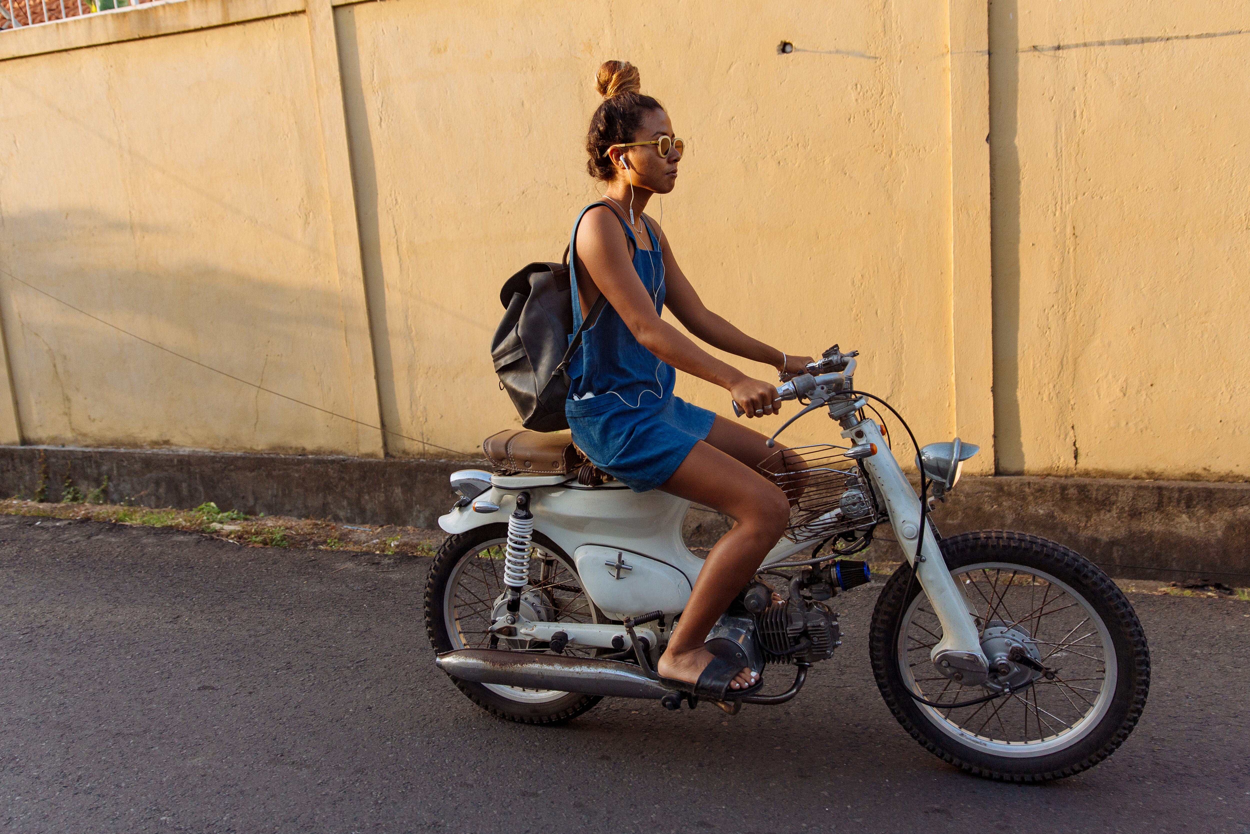 Los motociclistas que incumplan la normativa podrían recibir una sanción económica de 200 euros.