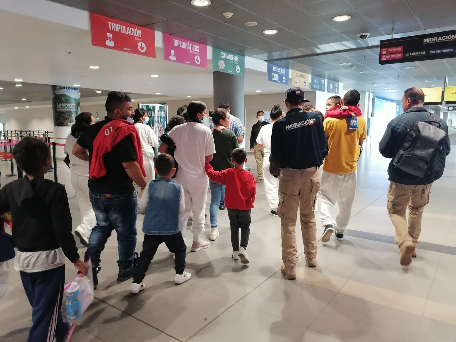 Segundo vuelo con cerca de 200 migrantes colombianos repatriados desde Estados Unidos ya aterrizó en el país