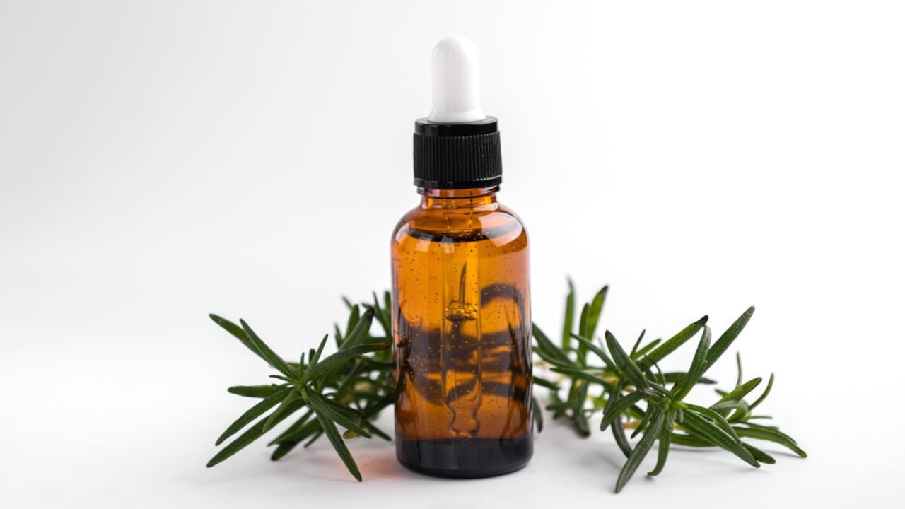 Hacer un aromatizante con romero.