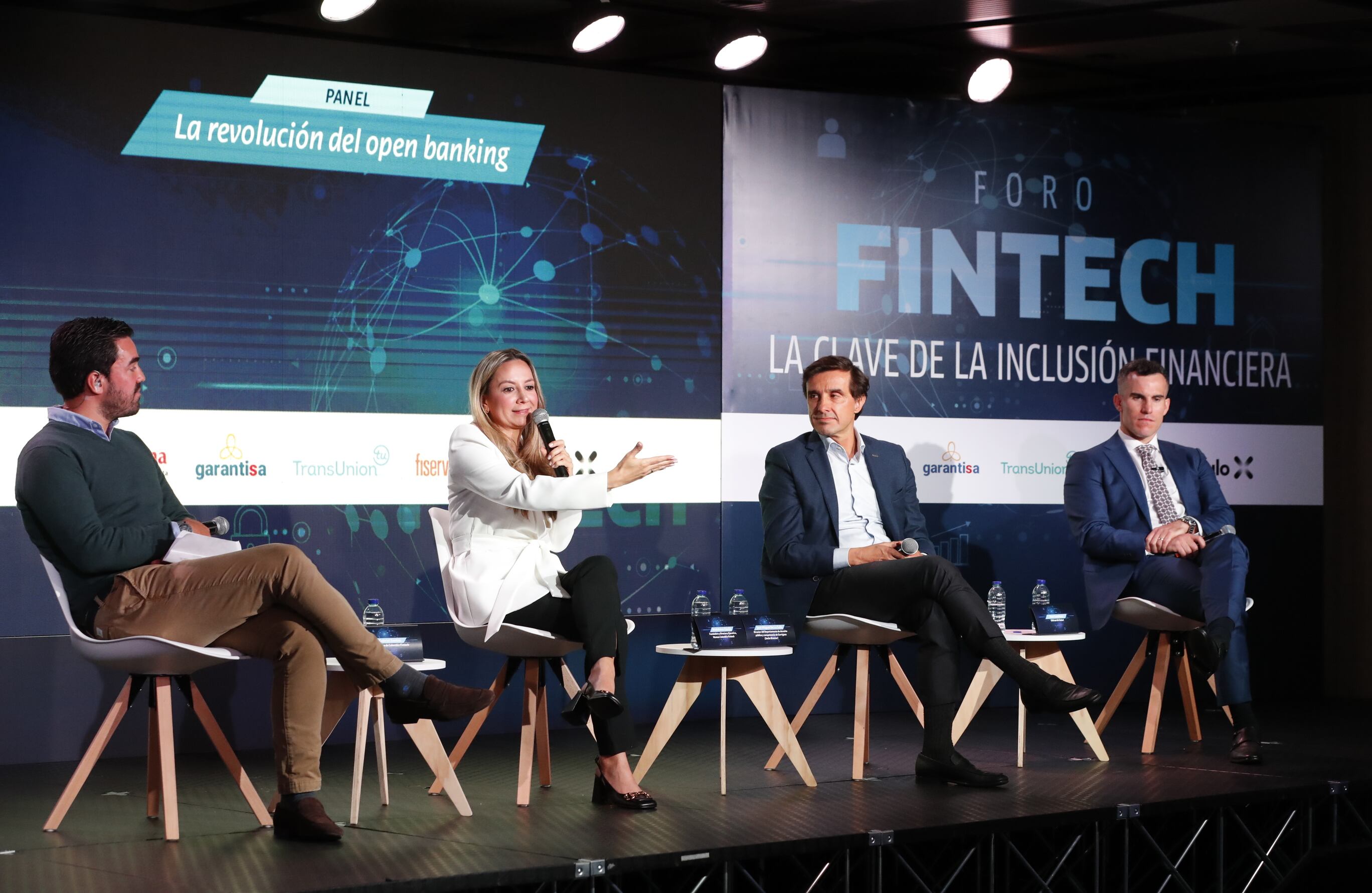 A lo largo del panel ‘La revolución del open banking’ se dieron a conocer los beneficios que ofrece este modelo financiero a los colombianos. Entre los más importantes destacan un mayor acceso a créditos, inclusión de grupos excluidos y mejores servicios.