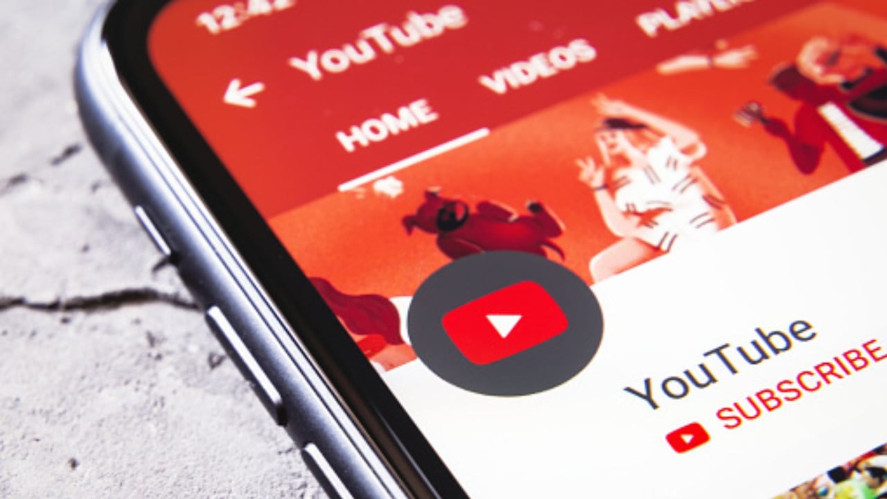 YouTube endurece el control del contenido con IA y amplía la visibilidad de sus etiquetas.